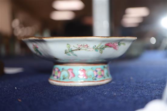 A Chinese small octagonal eight trigrams dish, Tongzhi mark and period (1862-74) and a Chinese blue and white cup Dish diameter 10cm